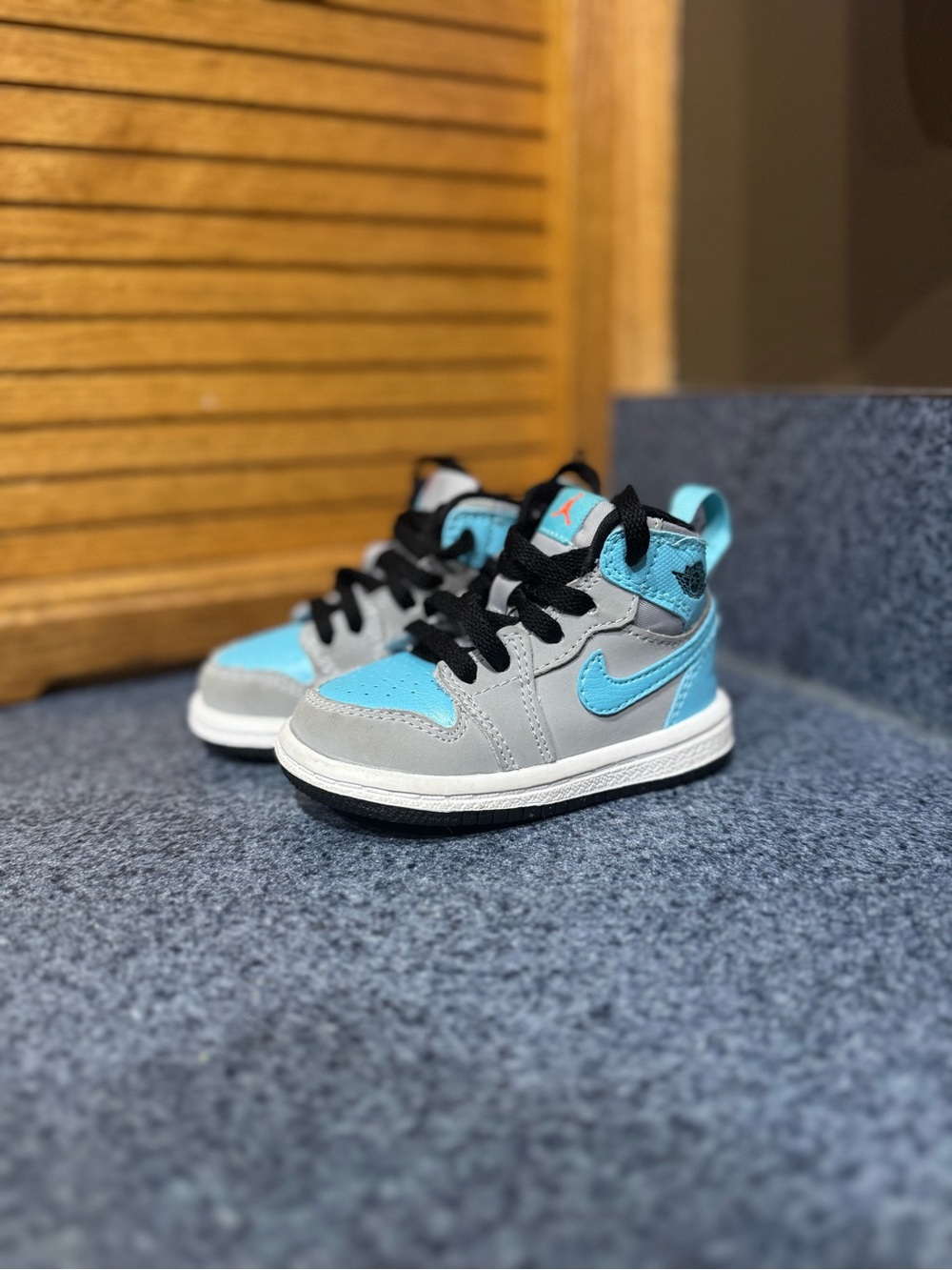 Air Jordan 1 Retro High GT in the "Tide Pool" colorway (2015) Size 4C Like New